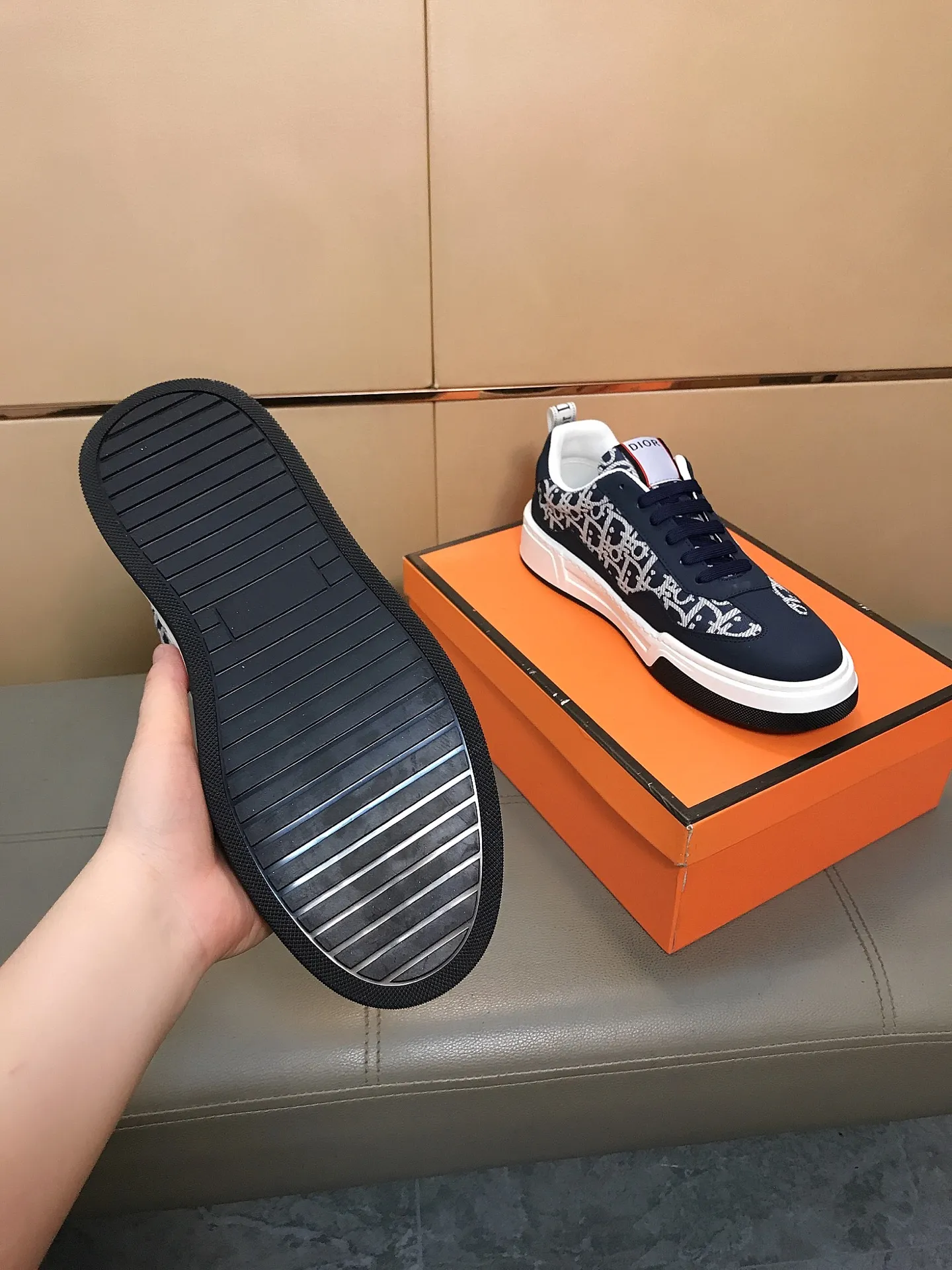 Factory price 400 ↔️↔️ (Dior) new men's casual sports shoes 👣 Full of charm, luxury style gentleman shoes. Upper: Made of imported Italian cowhide + printed fabric, sheepskin lining. Branded wear-resistant soles; with classic logos💋The whole pair of shoes is fashionable and casual yet high-end style🎈🎈Size: 38-44